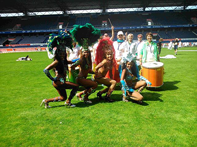 Marathon Duisburg 2014 mit Tänzerinnen von Samba Brasileiro