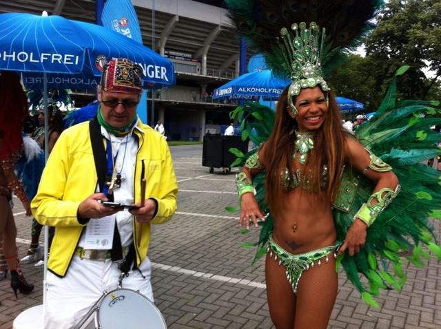 Marathon Duisburg 2014 mit Tänzerinnen von Samba Brasileiro