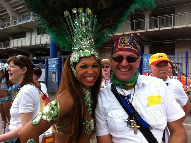 Marathon Duisburg 2014 mit Tänzerinnen von Samba Brasileiro